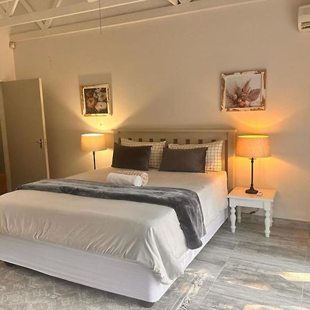 Woods Guest House Миделбург Екстериор снимка