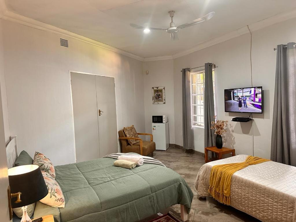 Woods Guest House Миделбург Екстериор снимка