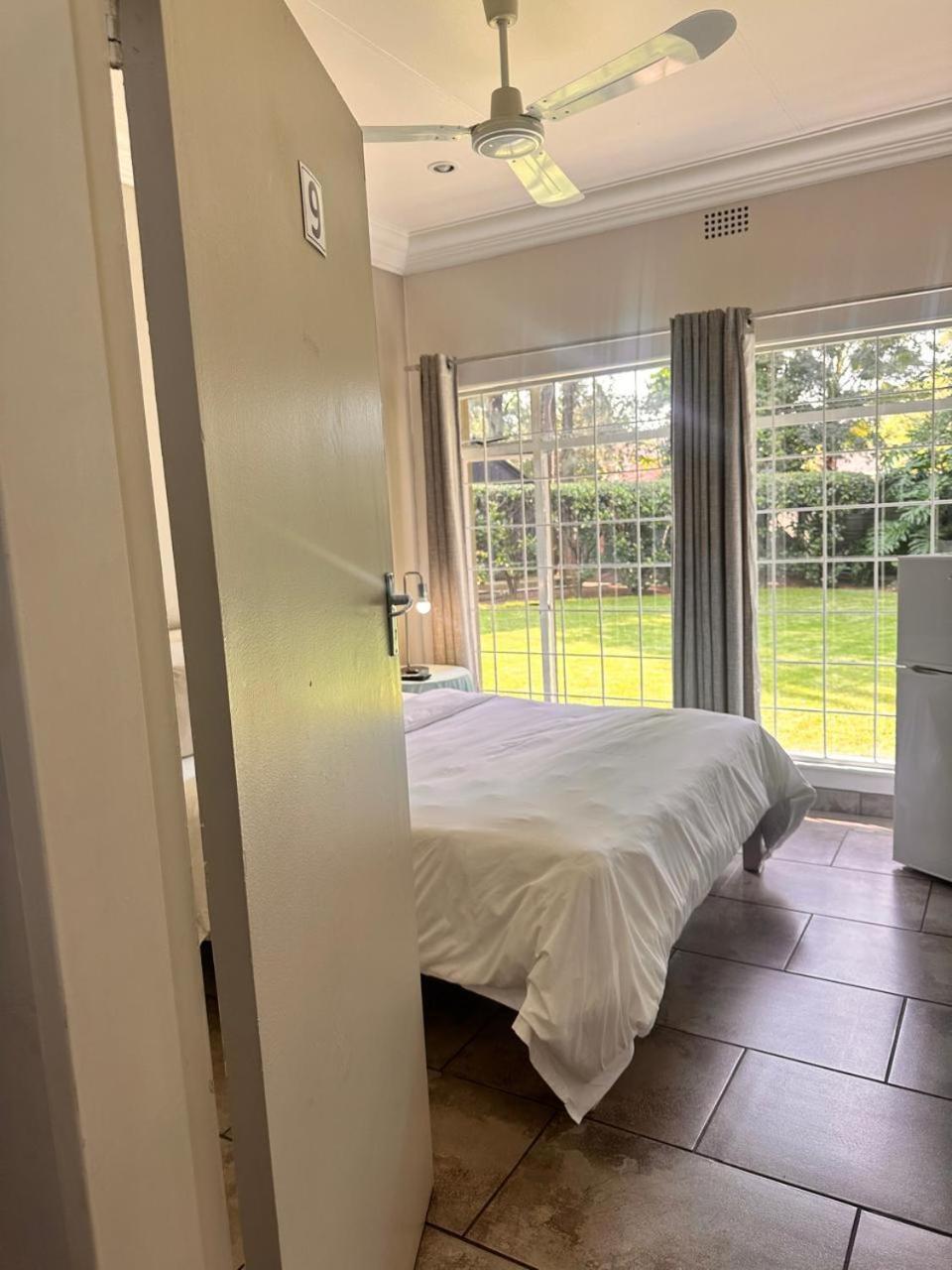 Woods Guest House Миделбург Екстериор снимка