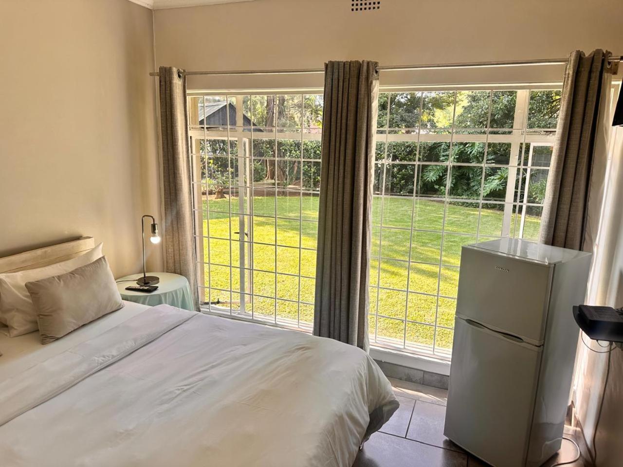 Woods Guest House Миделбург Екстериор снимка
